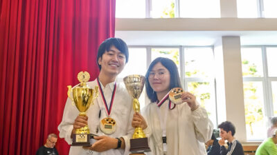 盤上の知略、日常の愛。連珠名人と最強の妻が描く、知の最適解。