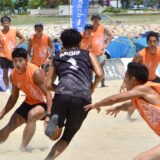 海と砂と仲間と　ビーチラグビーを生きる伊藤諒の挑戦